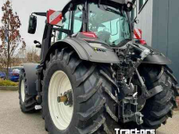 Tractors Valtra Q245