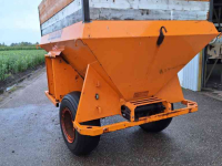 Manure spreader  Mammouth turf / compoststrooier