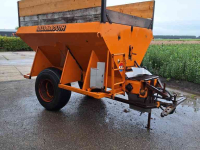 Manure spreader  Mammouth turf / compoststrooier