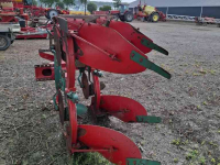 Ploughs Kverneland 2 schaar wentelploeg