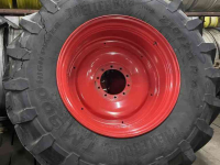 Wheels, Tyres, Rims & Dual spacers Trelleborg TRELLEBORG 710/70R42 met 600/70R30 OP FENDT VELG 90%