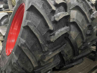 Wheels, Tyres, Rims & Dual spacers Trelleborg TRELLEBORG 710/70R42 met 600/70R30 OP FENDT VELG 90%