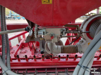 Seed Drill Combination Kverneland Pneumatic DE-S Zaaicombinatie  Met Lely Rotorkopeg