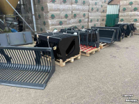 Other attachments and accessories  Aanbouwdelen Grondbakken puinrieken tegelrieken vlakramen balenklemmen palletvorken