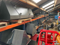 Other attachments and accessories  Aanbouwdelen Grondbakken puinrieken tegelrieken vlakramen balenklemmen palletvorken