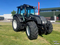 Tractor Valtra N121