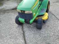 Ride-on mower John Deere zitmaaier LT 133