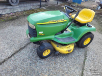 Ride-on mower John Deere zitmaaier LT 133