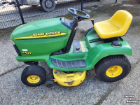 Ride-on mower John Deere zitmaaier LT 133