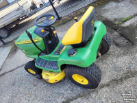Ride-on mower John Deere zitmaaier LT 133