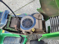 Ride-on mower John Deere zitmaaier LT 133