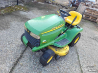 Ride-on mower John Deere zitmaaier LT 133