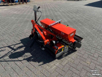 Seed Drill Combination Kubota Kubota - R2 rotorkopeg- zaaimachine  MTZ135 zaaicombi