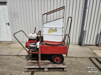 Other livestock equipment and accessories Duks Strohakselaar met benzinemtor voor kleine pakjes