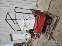 Other livestock equipment and accessories Duks Strohakselaar met benzinemtor voor kleine pakjes