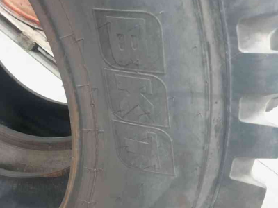 Wheels, Tyres, Rims & Dual spacers BKT 440/80R34 ridemax