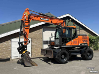 Excavator mobile Doosan DX140w-5 met draaikantelstuk