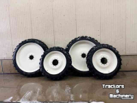 Wheels, Tyres, Rims & Dual spacers BKT 270/95 R54 + 270/95 R38 op velg 1.80m spoor