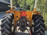 Tractor Renault 551