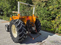 Tractor Renault 551