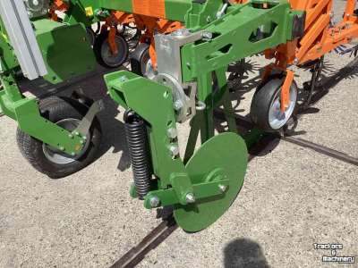 Inter-row cultivator Amazone schoffelmachine