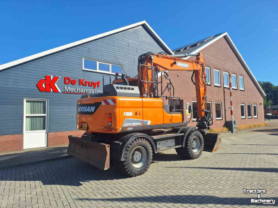 Excavator mobile Doosan Develon DX160W-5