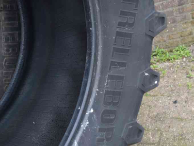 Wheels, Tyres, Rims & Dual spacers Trelleborg 650/65r42 tm 800