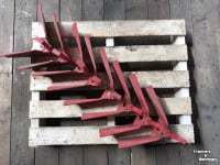 Diverse used spare-parts Kverneland Kluitenruimer Kverneland