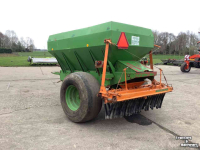 Lime spreader Amazone 5 tons Kalkstrooier
